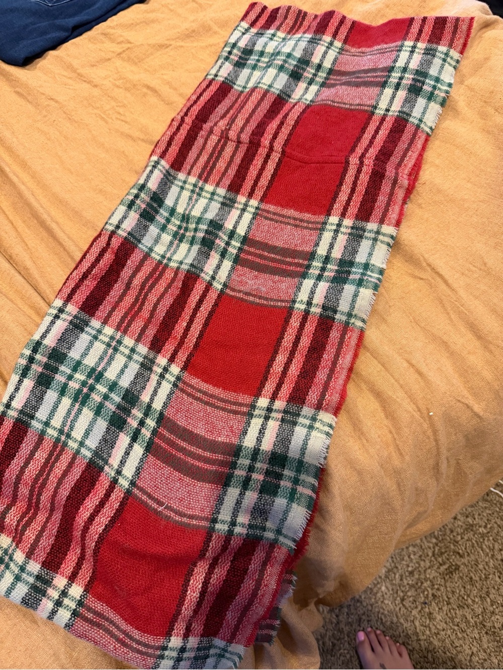 Plaid Red & Green Knit Scarf